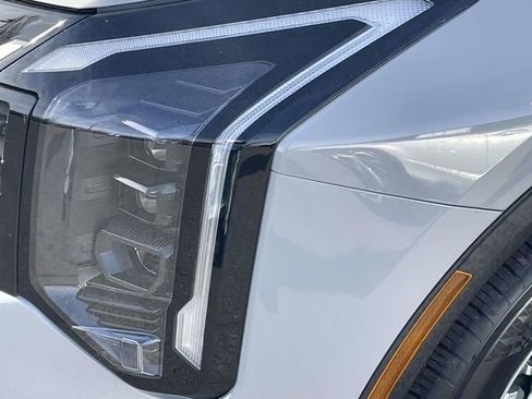 New 2026 Kia Sportage EX FWD image 13