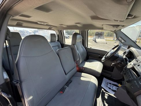 Used 2022 Ford F750 2WD Crew Cab Super Duty image 30