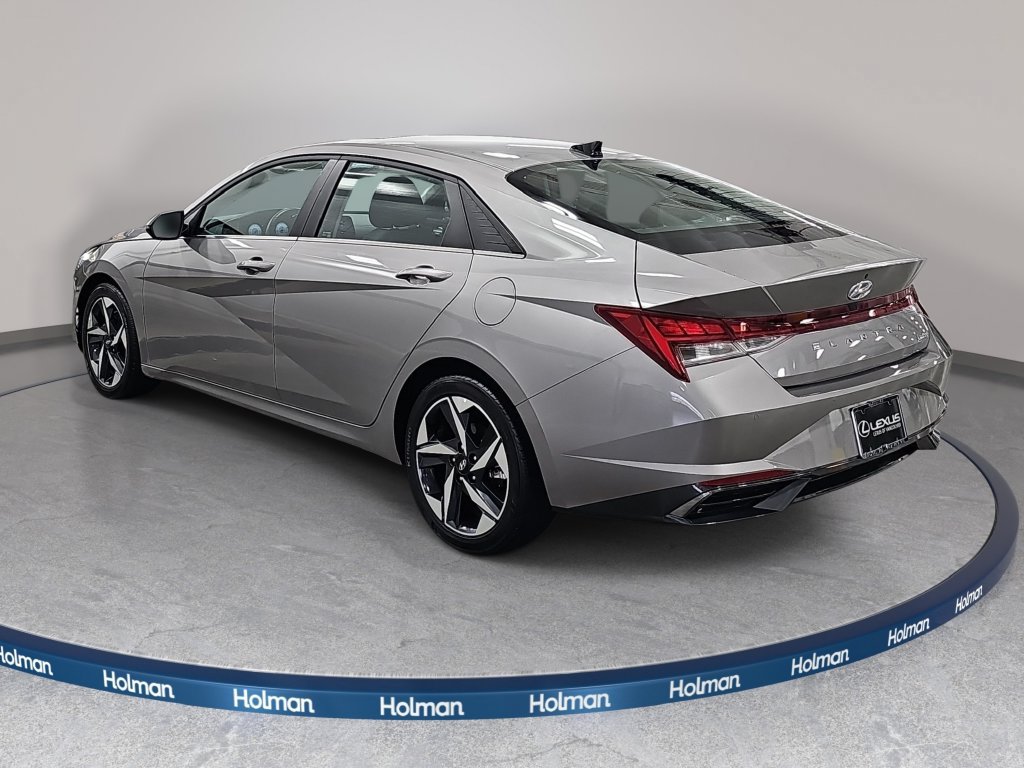 Used 2023 Hyundai Elantra Limited w/ Preferred Accessory Package FWD image 8