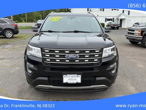 Used 2017 Ford Explorer XLT AWD/4WD image 2