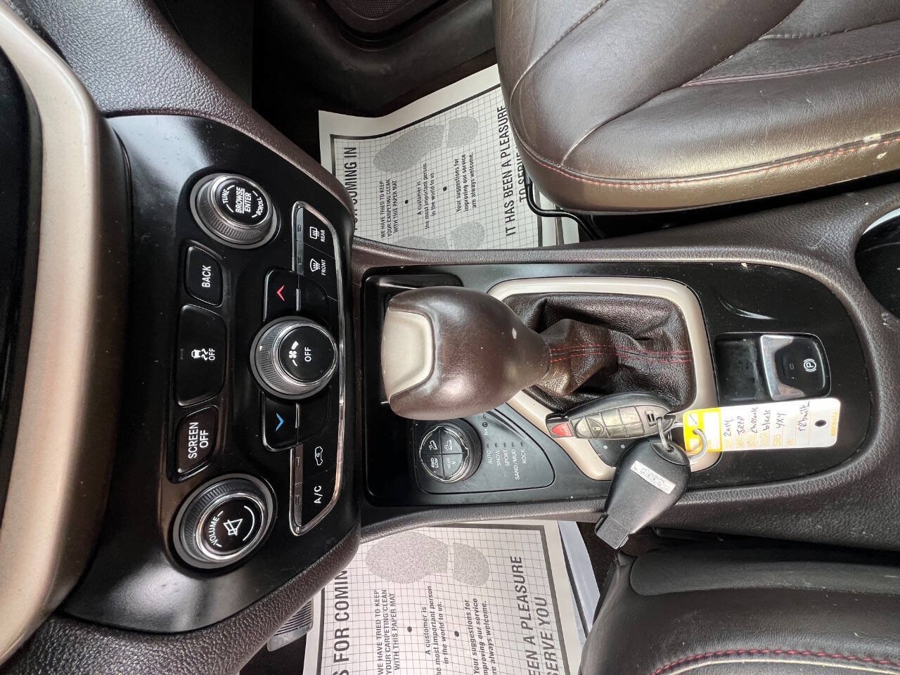 Used 2014 Jeep Cherokee Trailhawk w/ Leather Interior Group AWD/4WD image 18