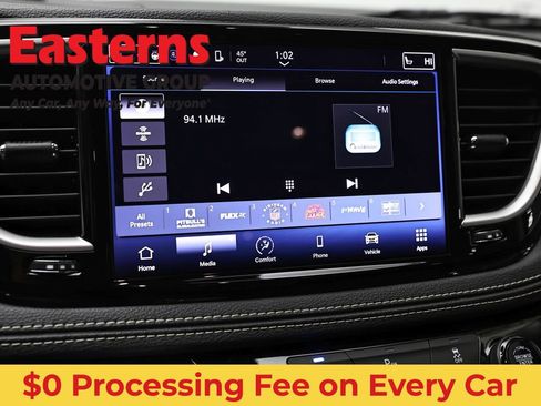 Used 2023 Chrysler Pacifica Touring-L FWD image 19