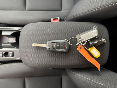 Used 2025 Toyota Corolla LE image 22