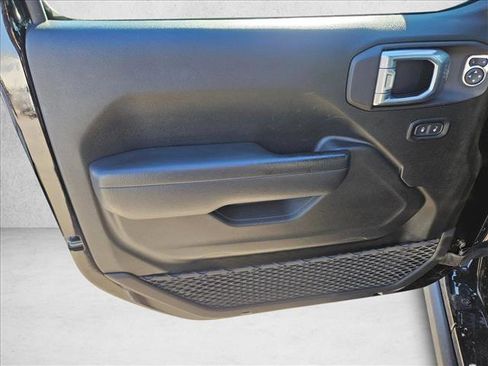 Used 2022 Jeep Gladiator Willys image 11