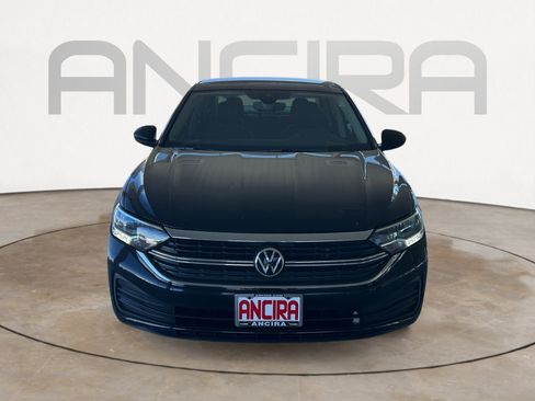 Used 2023 Volkswagen Jetta SE w/ Panoramic Sunroof Package FWD image 4