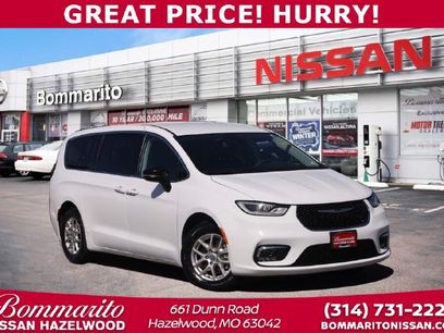 Used 2024 Chrysler Pacifica Touring-L
