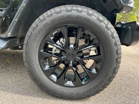 Used 2021 Jeep Wrangler Unlimited Sahara AWD/4WD image 14