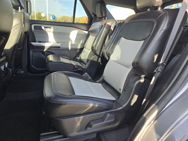 Used 2022 Ford Explorer XLT w/ Equipment Group 202A AWD/4WD image 16