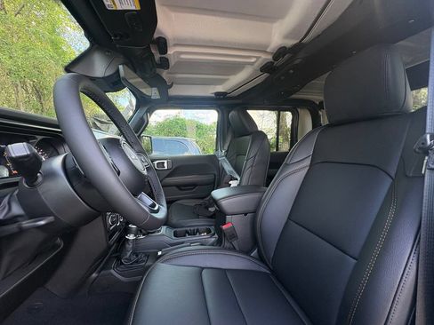 New 2026 Jeep Gladiator Sport AWD/4WD image 10