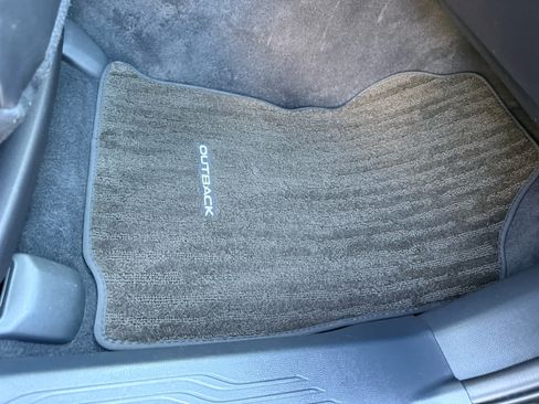 Used 2024 Subaru Outback Limited AWD/4WD image 9