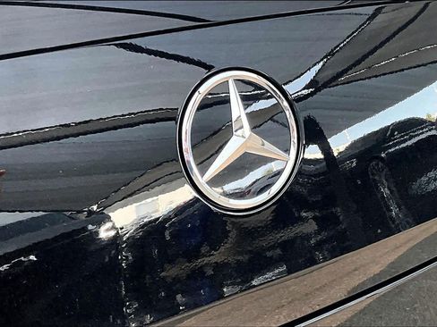 Used 2025 Mercedes-Benz GLC 300 4MATIC image 31