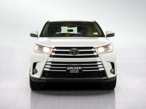 Used 2019 Toyota Highlander XLE AWD/4WD image 8