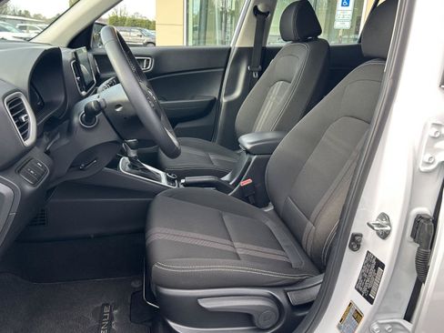 Used 2024 Hyundai Venue SEL FWD image 11