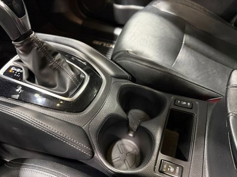 Used 2020 Nissan Rogue S image 32