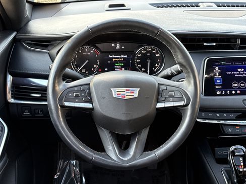 Used 2022 Cadillac XT4 Luxury w/ Cold Weather Package AWD/4WD image 22