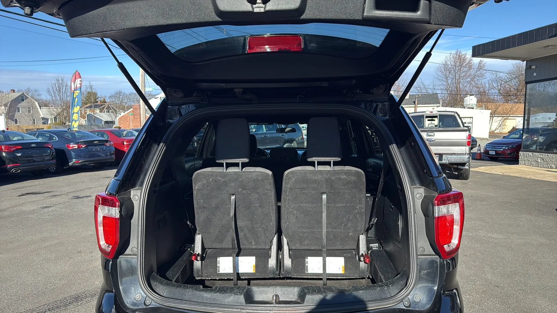 Used 2018 Ford Explorer XLT AWD/4WD image 7