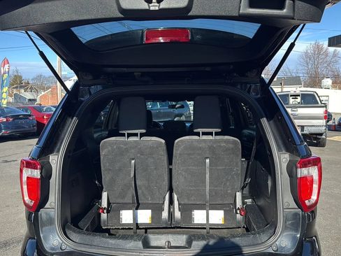 Used 2018 Ford Explorer XLT AWD/4WD image 7