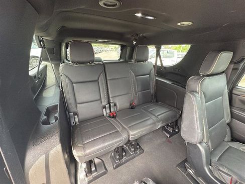 Used 2023 Chevrolet Suburban Premier image 12