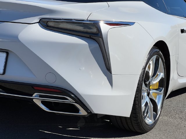 Used 2018 Lexus LC 500 Coupe w/ Touring Package RWD image 35