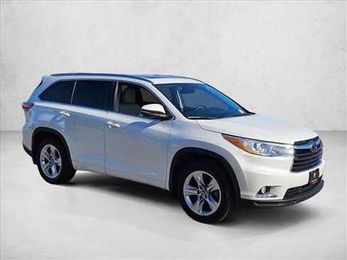 Used 2016 Toyota Highlander Limited Platinum image 3