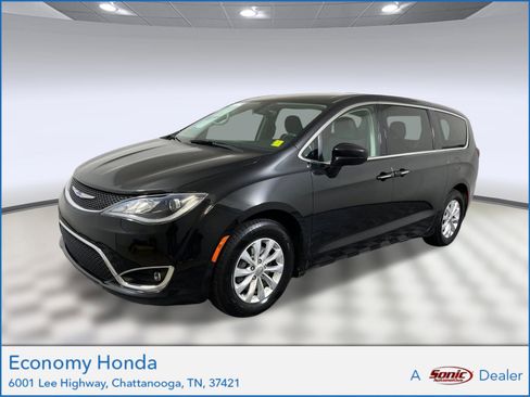 Used 2019 Chrysler Pacifica Touring Plus image 1
