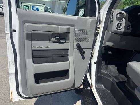 Used 2012 Ford E-250 and Econoline 250 w/ Insulation Pkg RWD image 17
