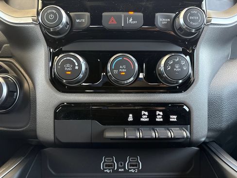 New 2026 RAM 1500 Express AWD/4WD image 21