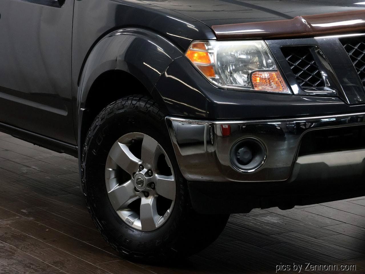 Used 2010 Nissan Frontier SE AWD/4WD image 3