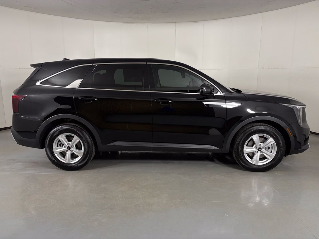 New 2026 Kia Sorento LX FWD image 9