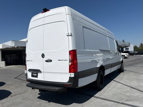 Used 2024 Mercedes-Benz Sprinter 3500 image 9