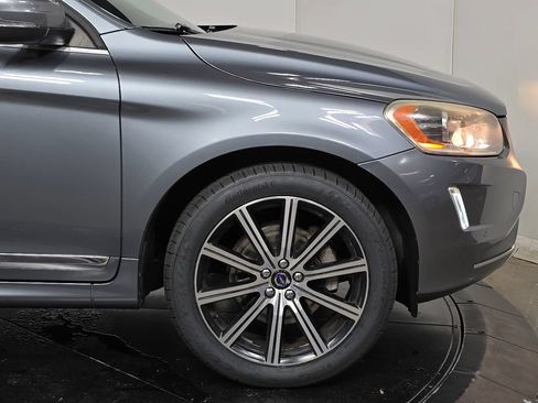 Used 2016 Volvo XC60 T5 Premier w/ Proximity Package FWD image 11