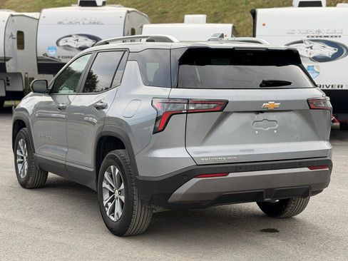 Used 2025 Chevrolet Equinox LT w/ Convenience Package II image 7