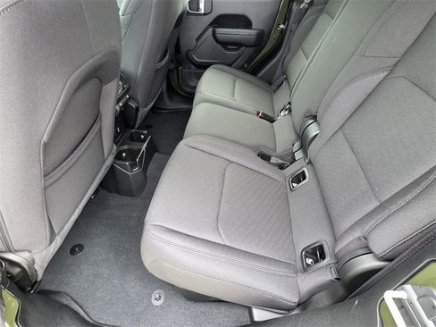 Used 2023 Jeep Gladiator Willys image 10