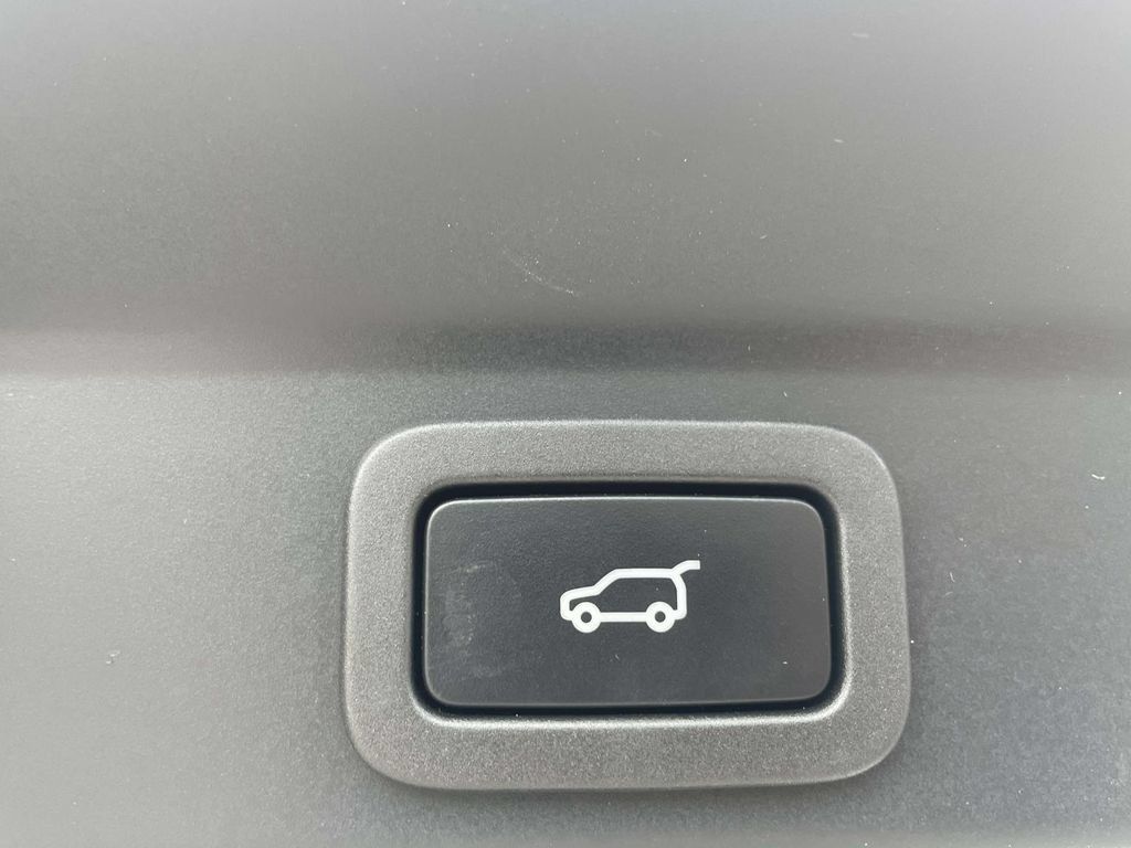 Used 2022 Jaguar F-PACE S AWD/4WD image 14