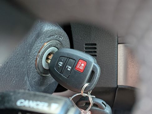Used 2022 Toyota Tacoma SR5 RWD image 31