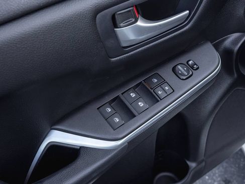 Used 2016 Toyota Camry SE FWD image 9