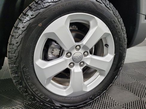Used 2020 Jeep Compass Latitude AWD/4WD image 31