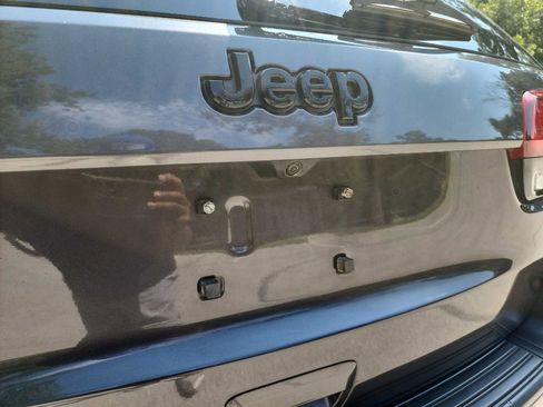 Used 2021 Jeep Grand Cherokee Laredo X image 9