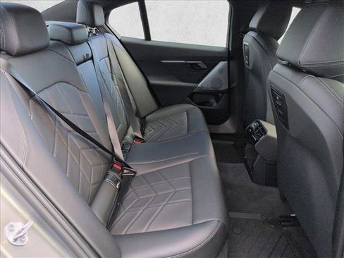 Used 2025 BMW i5 eDrive40i w/ Premium Package image 21