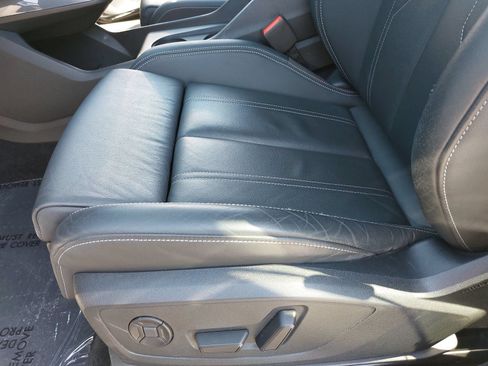Used 2022 Audi Q4 e-tron Premium Plus AWD/4WD image 32