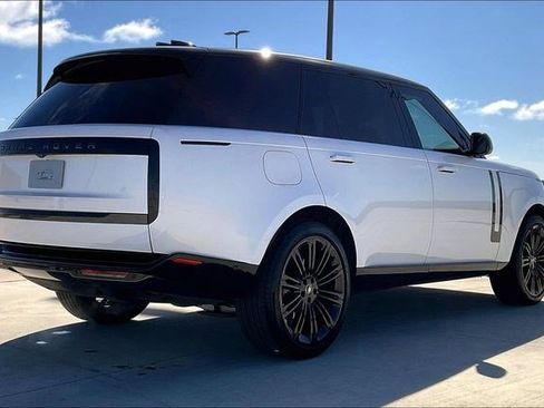 Used 2025 Land Rover Range Rover Long Wheelbase SE image 2