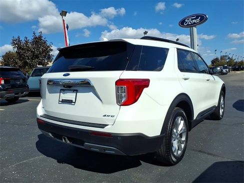 Used 2023 Ford Explorer XLT w/ Equipment Group 202A image 5