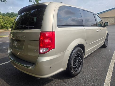 Used 2014 Dodge Grand Caravan SXT FWD image 10