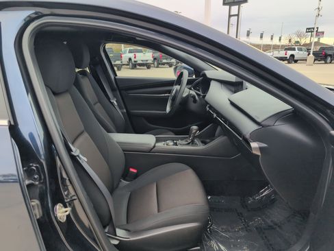 Used 2022 MAZDA MAZDA3 s image 28