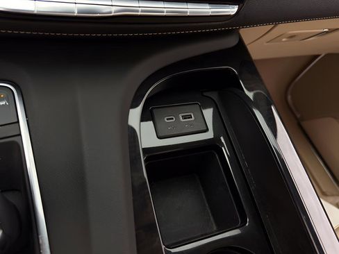 Used 2024 Cadillac Escalade Premium Luxury image 16