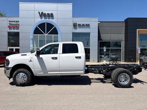 New 2026 RAM 3500 Tradesman w/ Chrome Appearance Group AWD/4WD image 5