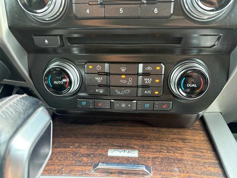 Used 2016 Ford F150 Platinum w/ Equipment Group 701A Luxury AWD/4WD image 16