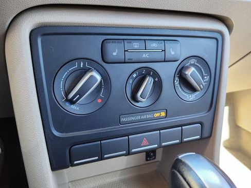 Used 2015 Volkswagen Beetle 1.8T image 9