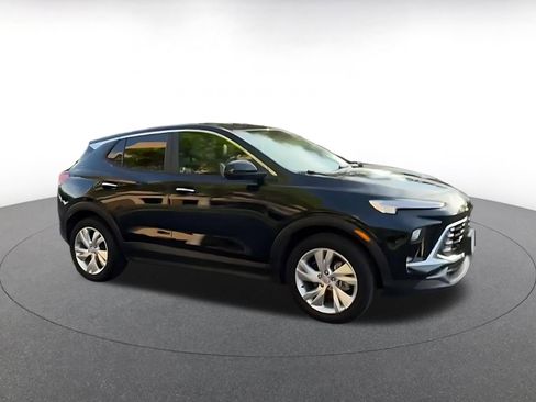 Used 2025 Buick Encore GX Preferred FWD image 2