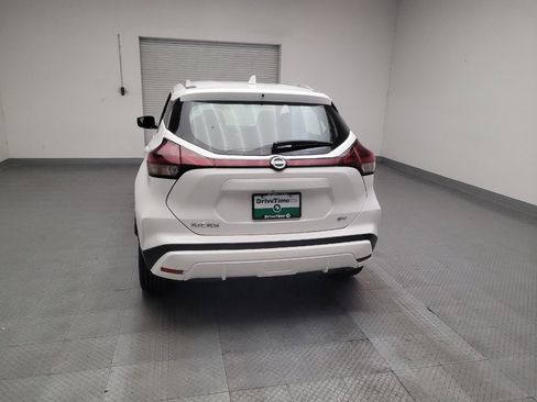 Used 2021 Nissan Kicks SV FWD image 6
